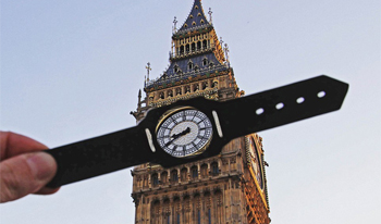 摄影师错位拍照：英国大笨钟秒变手表
